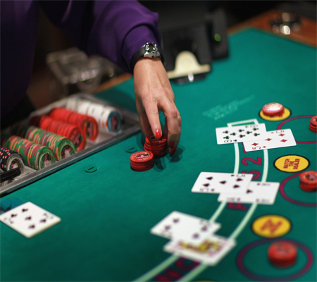 “Vượt Qua Rào Cản Kỹ Thuật Của Texas Hold'em Poker, Giúp Bạn Trở Thành Bậc Thầy Poker Texas Hold'em!”