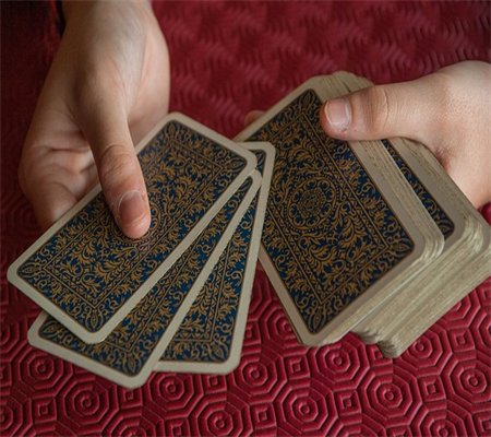Đấu Trường Poker: Chiến Lược Đối Phó Với Đối Thủ Siêu Hung Dữ
